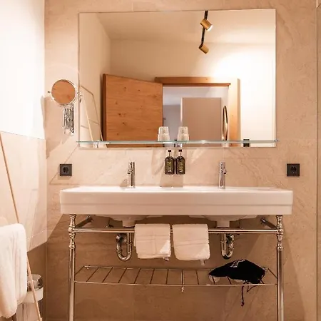 H5 Grauer Baer & 4* İnnsbruck