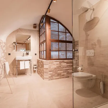 Apart Otel H5 Grauer Baer & İnnsbruck