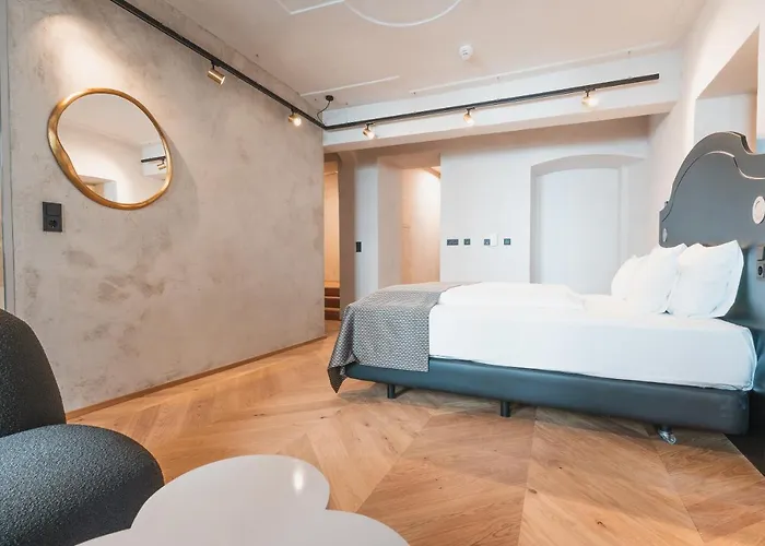 H5 Grauer Baer & 因斯布鲁克