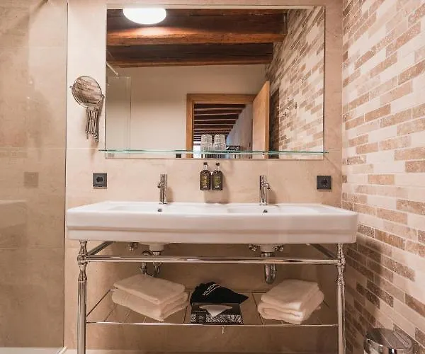 H5 Grauer Baer & Aparthotel 4*