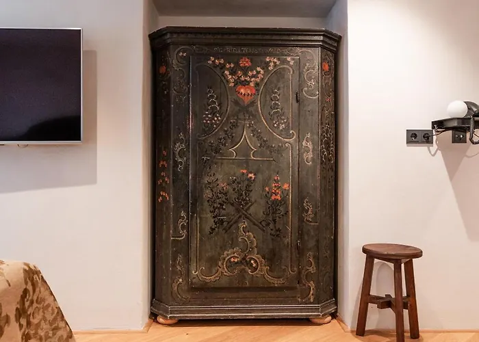 H5 Grauer Baer & אינסברוק