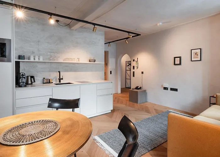 H5 Grauer Baer & 4* אינסברוק